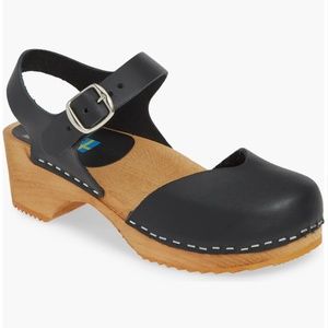 Mia Sophia Clog. Size 38 (7.5 US). Black.